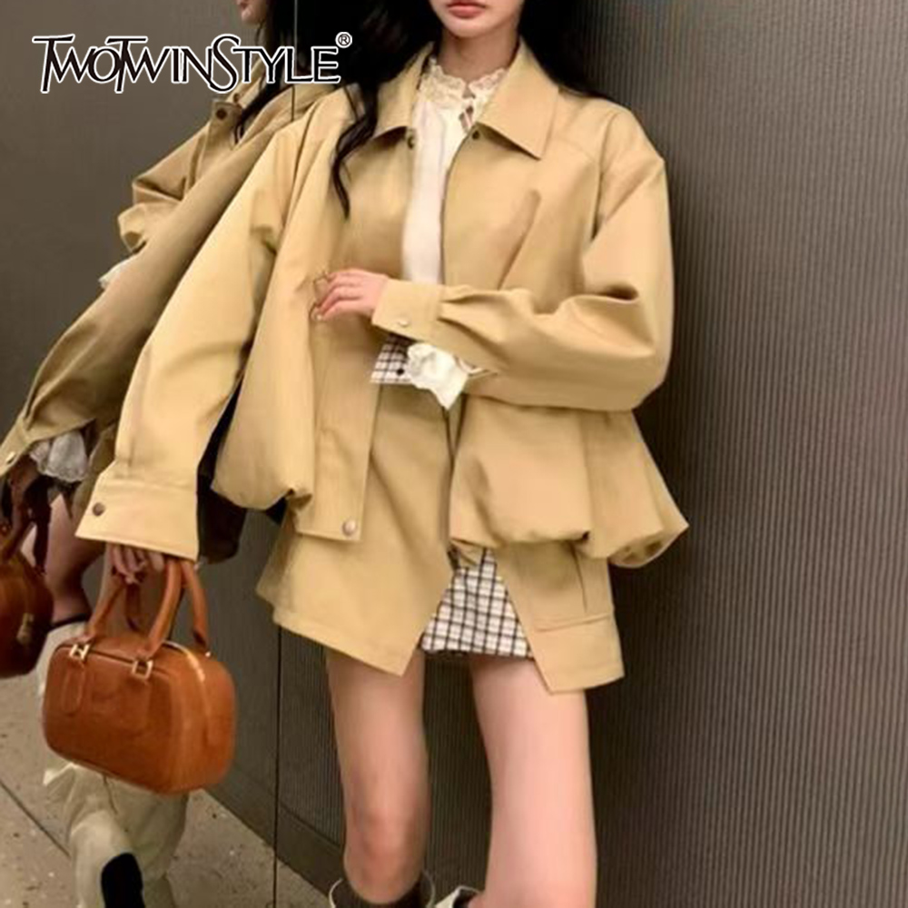 Winter Clothing For Sale - ชุดเซ็ทสองชิ้นสไตล์ TWOTWINSTYLE สีกากี แต่งผ้าแบบต่อผ้า กระเป๋าเสื้อแจ็คเก็ตปกเสื้อแขนยาวทรงสตรีทแวร์ กระโปรงแฟชั่นสไตล์ใหม่สำหรับผู้หญิง