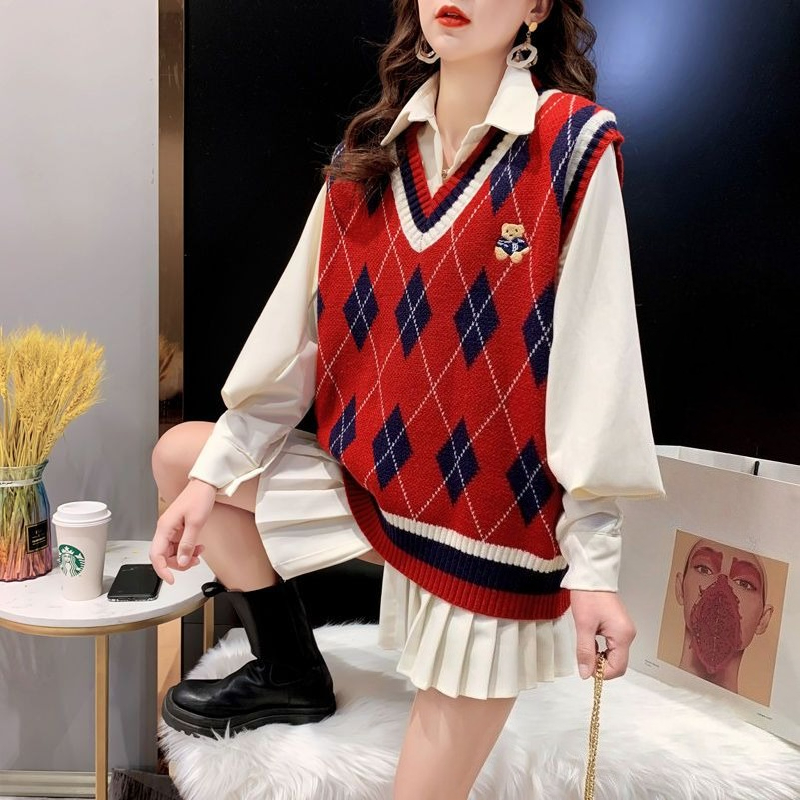 Winter Clothing Trends 2025 Women'S - เสื้อกั๊กถักสีแดงสำหรับผู้หญิง เสื้อกั๊กไร้แขนสำหรับฤดูหนาว 2025 สไตล์สวยงาม เสื้อผ้าสำหรับการเดินทาง กำลังเป็นที่นิยม