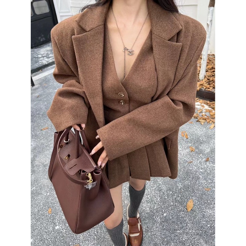 Winter Clothing For Sale - ชุดเสื้อแจ็คเก็ตแฟชั่นใหม่ประจำฤดูใบไม้ร่วงระดับไฮเอนด์ของ Shpmishal + เสื้อกั๊กคอวี + กระโปรงจีบ